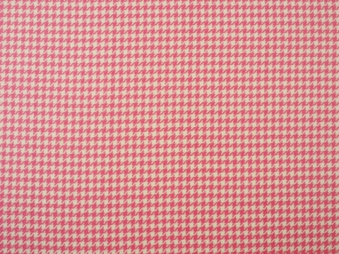 wełna w różowo-białą pepitkę