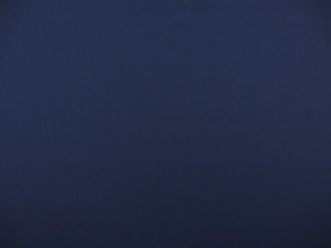 wełna w kolorze granatowym