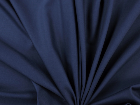 wełna w kolorze granatowym