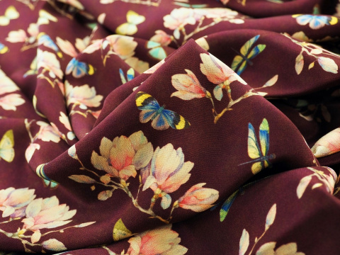 bordowy jedwab w magnolie i motyle bordowy jedwab w magnolie i motyle