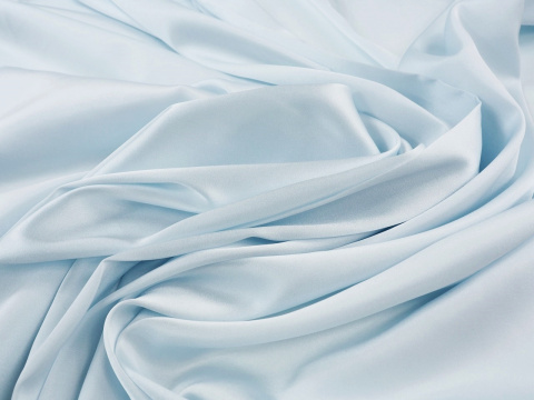 jasny błękitny jedwab