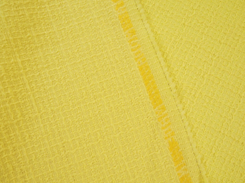 chanelka w kolorze jasnym żółtym