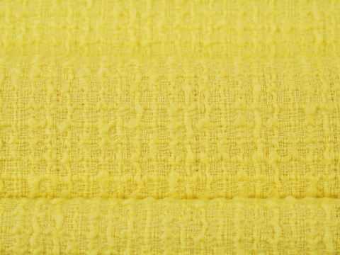 chanelka w kolorze jasnym żółtym