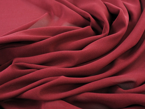 szyfon jedwabny w kolorze ciemnego wina