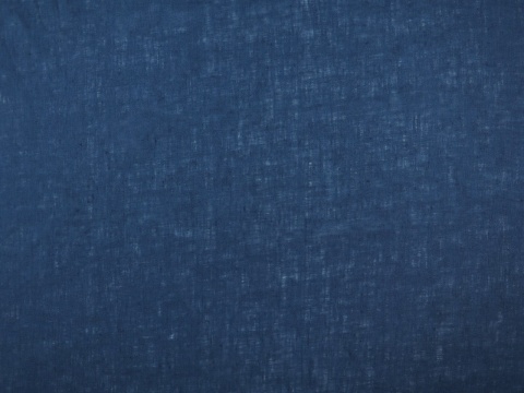 len w kolorze ciemny niebieski denim