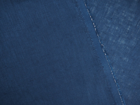 len w kolorze ciemny niebieski denim