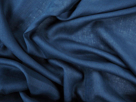 len w kolorze ciemny niebieski denim