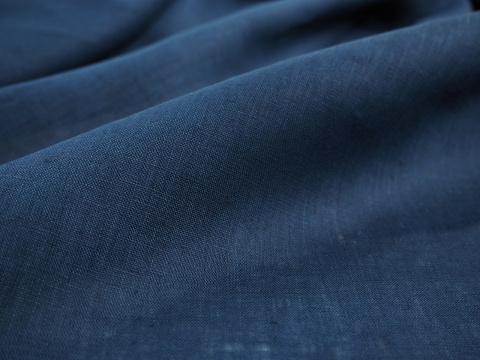 len w kolorze ciemny niebieski denim