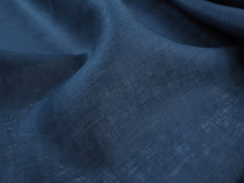 len w kolorze ciemny niebieski denim