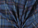 len w niebieską kratę tartan