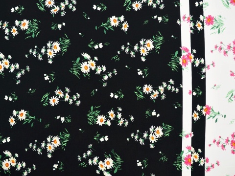 czarna wiskoza w białe kwiaty