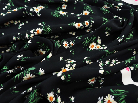 Wiskoza krepa - Białe kwiaty na czerni