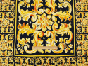 czarny jedwab w złote ornamenty