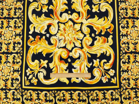 czarny jedwab w złote ornamenty czarny jedwab w złote ornamenty