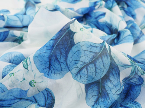 jedwab szyfon w niebieskie gałązki jaśminu
