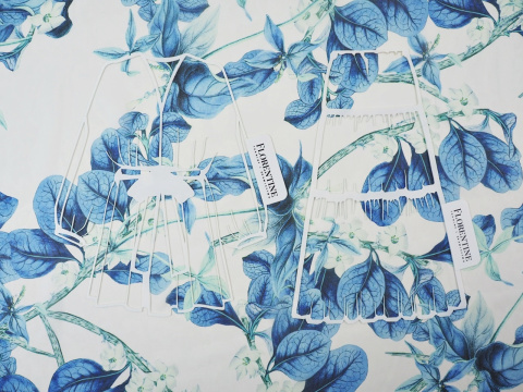 jedwab szyfon w niebieskie gałązki jaśminu