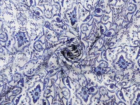jedwab szyfon w niebieskie ornamenty