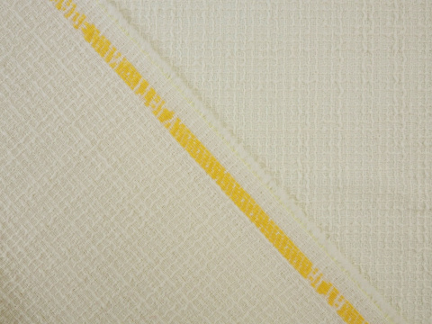 chanelka w kolorze jasnym śmietanowym