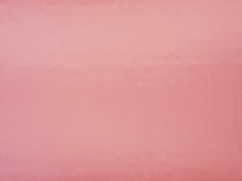 jedwab w kolorze brzoskwiniowego różu