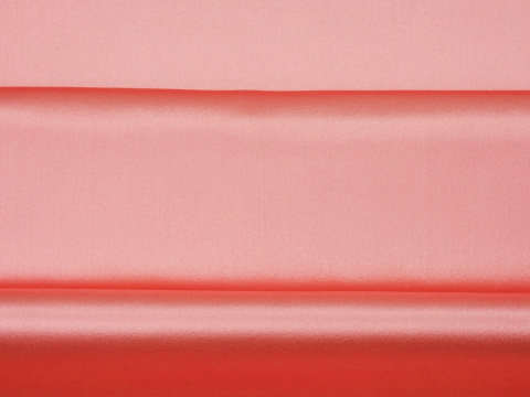 jedwab w kolorze brzoskwiniowego różu