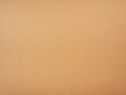 jedwab w kolorze jasnej miedzi