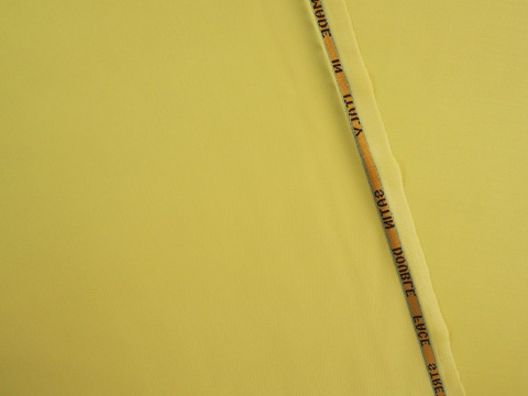 elastyczna wełna w jasnym żółtym pastelowym kolorze elastyczna wełna w jasnym żółtym pastelowym kolorze