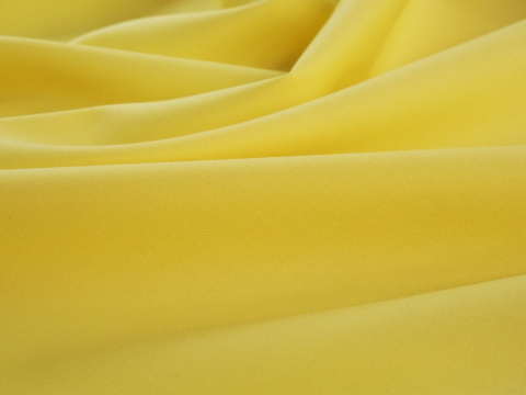 elastyczna wełna w jasnym żółtym pastelowym kolorze elastyczna wełna w jasnym żółtym pastelowym kolorze