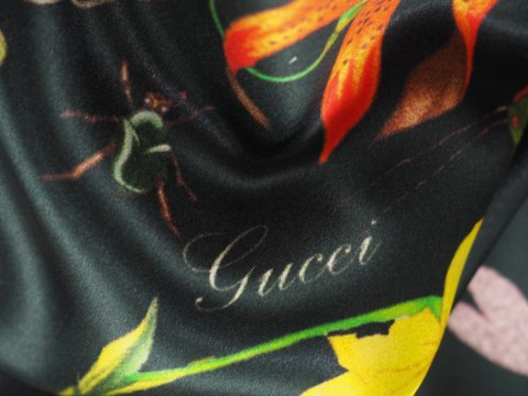 Jedwab Gucci - Węże i lilie na czerni Jedwab Gucci - Węże i lilie na czerni