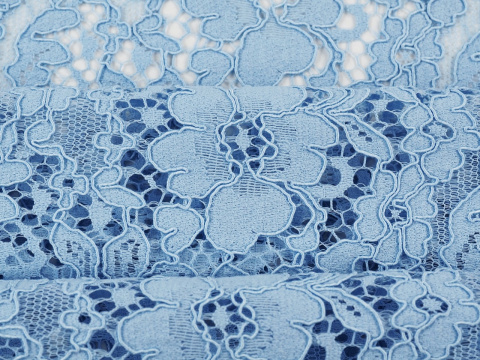 błękitna koronka gipiura