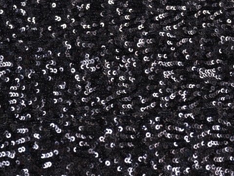 czarne cekiny na tiulu