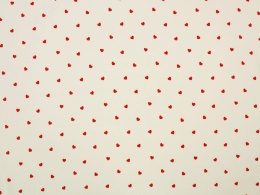 śmietanowy jedwab w czerwone serduszka