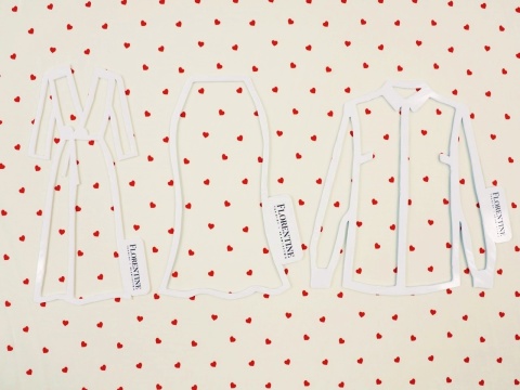 śmietanowy jedwab w czerwone serduszka