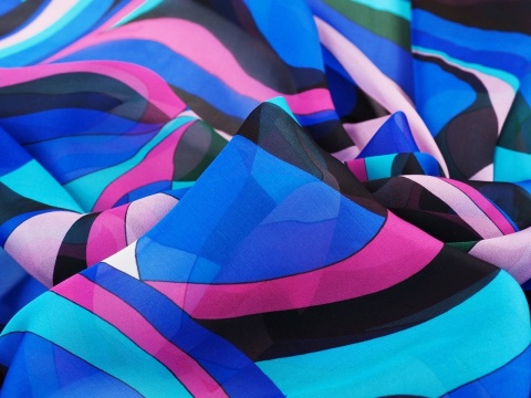 jedwab o abstrakcyjnym wzorze niebiesko-różowym