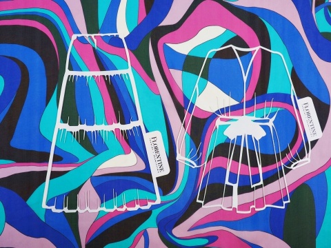 jedwab o abstrakcyjnym wzorze niebiesko-różowym