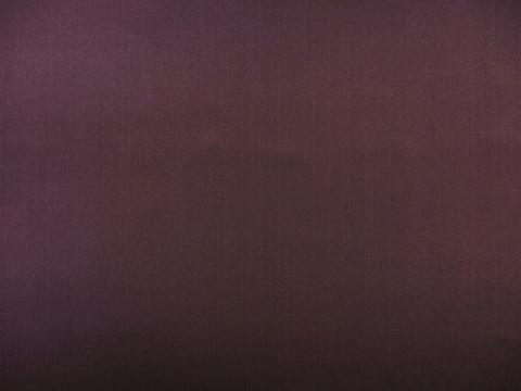 jedwab w kolorze ciemnej oberżyny