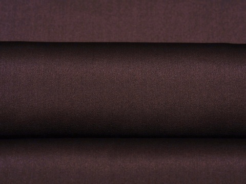 jedwab w kolorze ciemnej oberżyny
