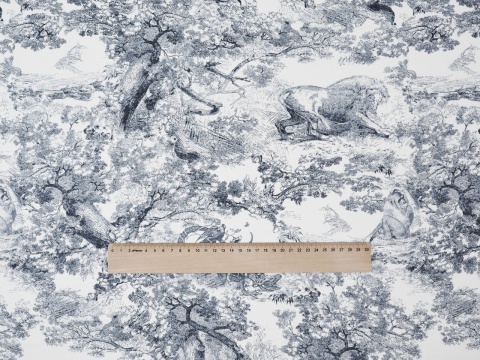 jedwab w granatowe rysunki drzew i zwierząt w stylu Toile do Jouy