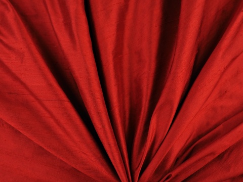 jedwab szantung w kolorze rdzawym wiśniowym