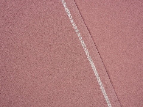 krepa wełniana w kolorze pudrowego różu