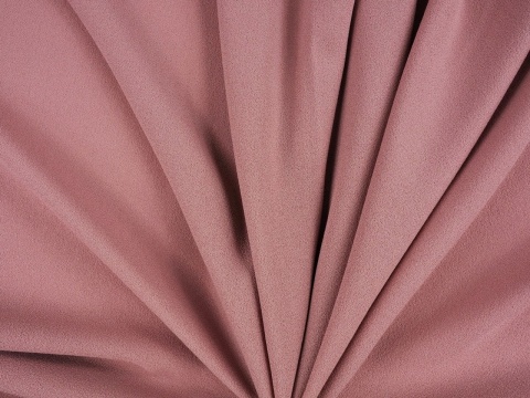 krepa wełniana w kolorze pudrowego różu