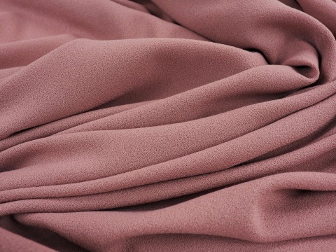 krepa wełniana w kolorze pudrowego różu