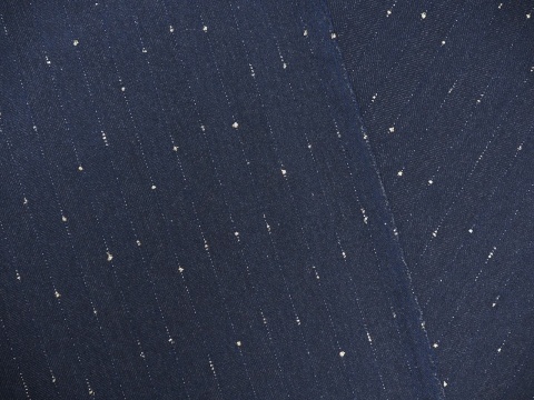 granatowa tkanina w pionowe, delikatne, złote paski