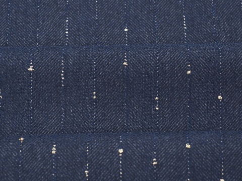 granatowa tkanina w pionowe, delikatne, złote paski