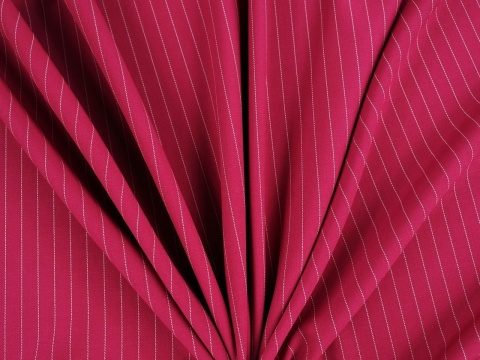 ciemno malinowa wełna double face w biały prążek