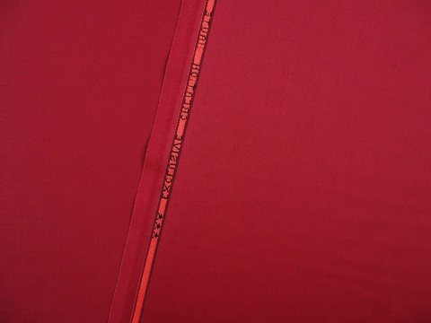 wełna w kolorze czerwonego bordo