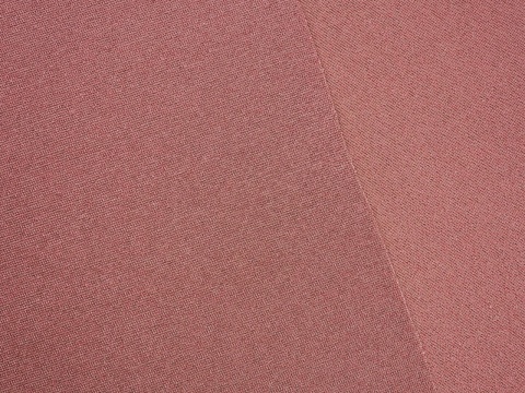 pudrowo różowa dzianina z lurexem