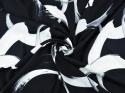 czarny jedwab w duże, białe maźnięcia