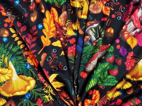 czarna satyna jedwabna w kolorowe liście i grzyby