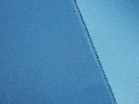 błękitny jedwab elastyczny satyna