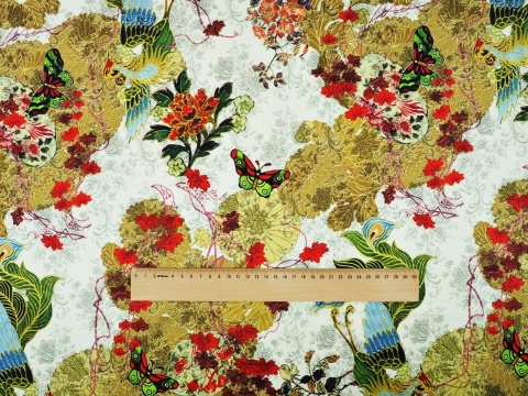 satynowy jedwab w orientalny wzór w kwiaty i ptaki